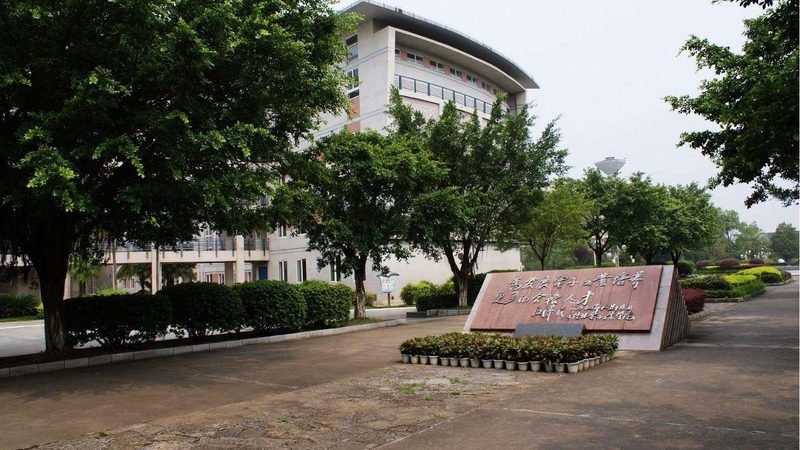 PCB电路板材质揭秘：影响价格的关键因素